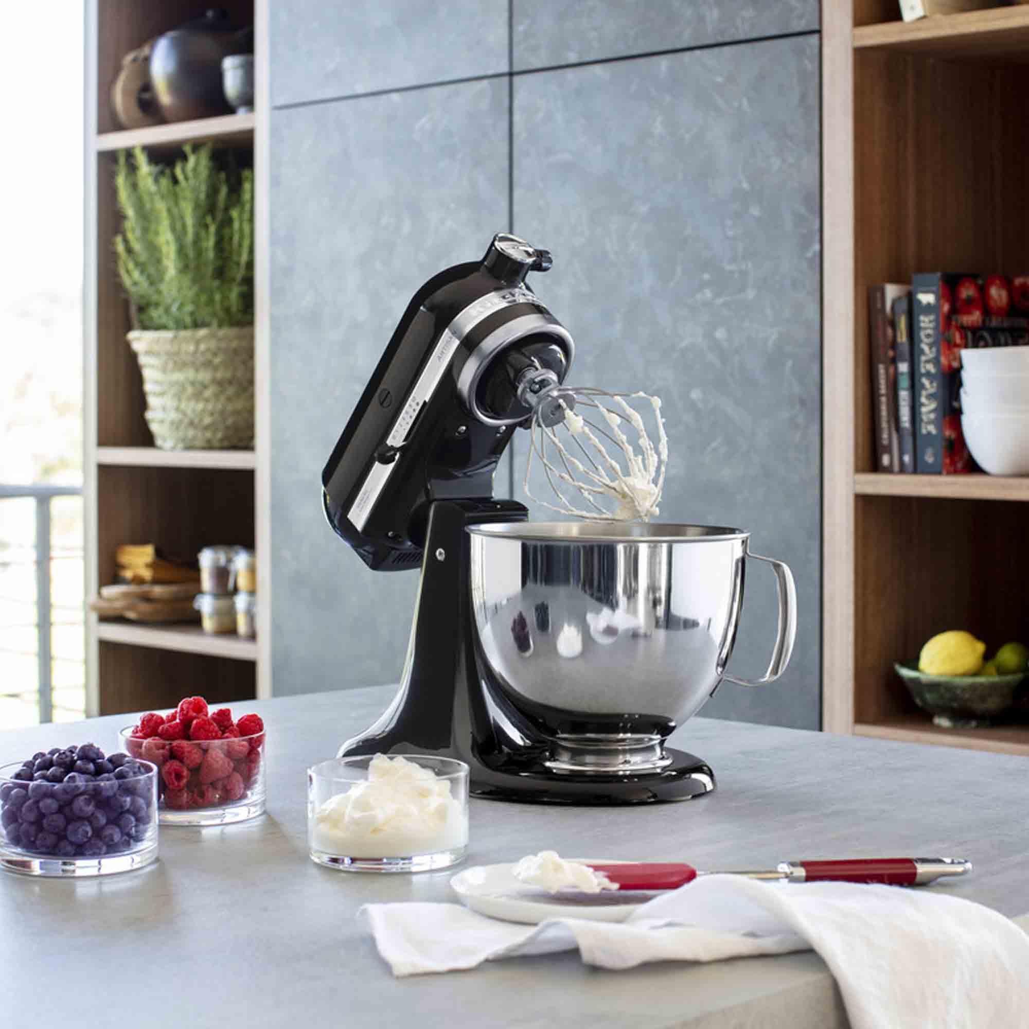 KitchenAid 4.8 Litre Artisan Stand Mixer in Onyx Black - 5KSM125BOB image 4