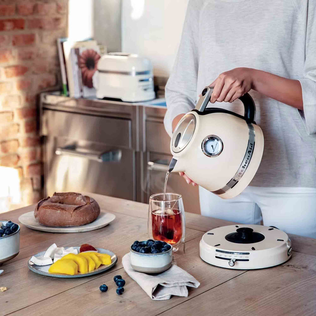 KitchenAid Artisan 1.5L Kettle in Almond Cream - 5KEK1522BAC image 4