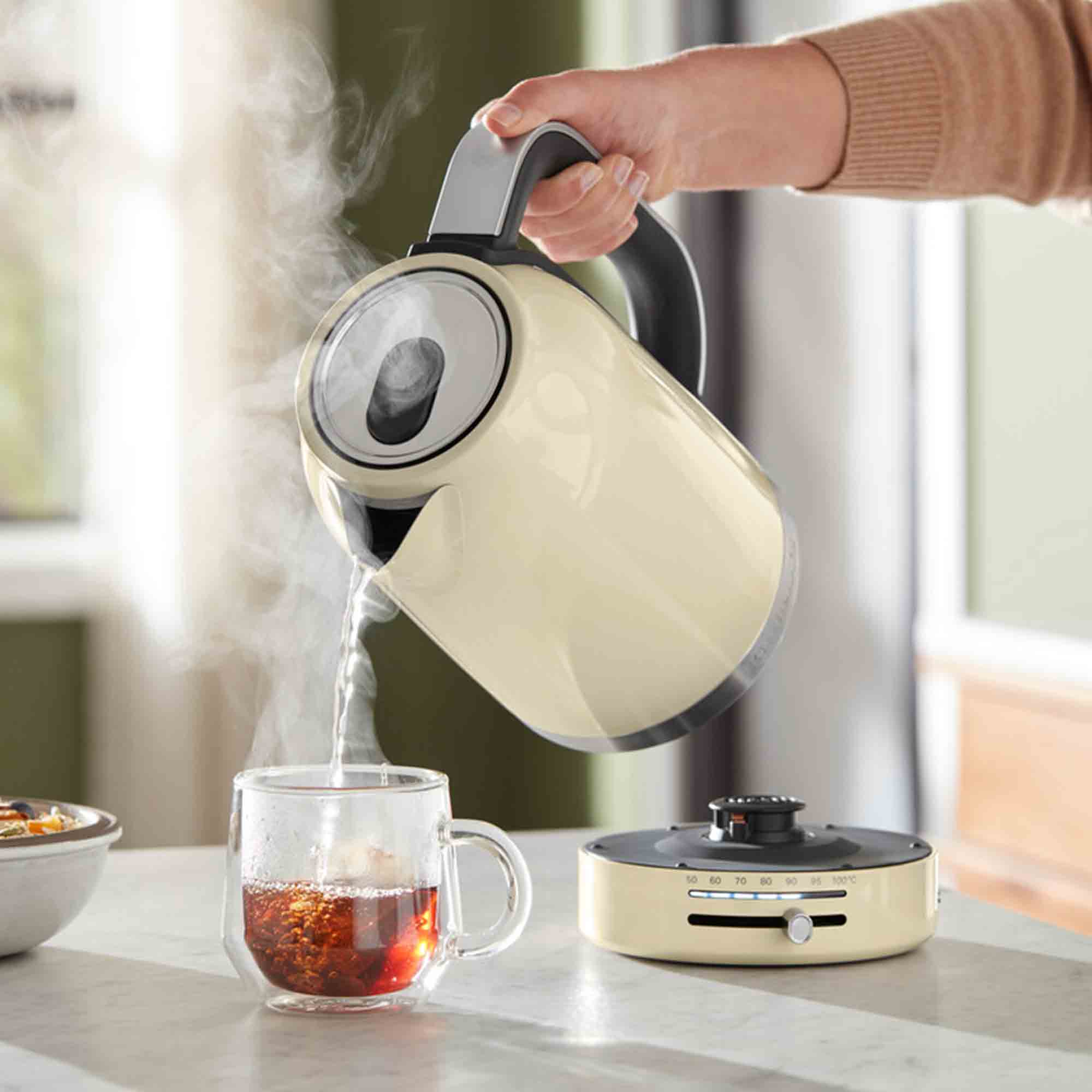 KitchenAid 1.7L Variable Temperature Kettle in Almond Cream 5KEK1701BAC image 4