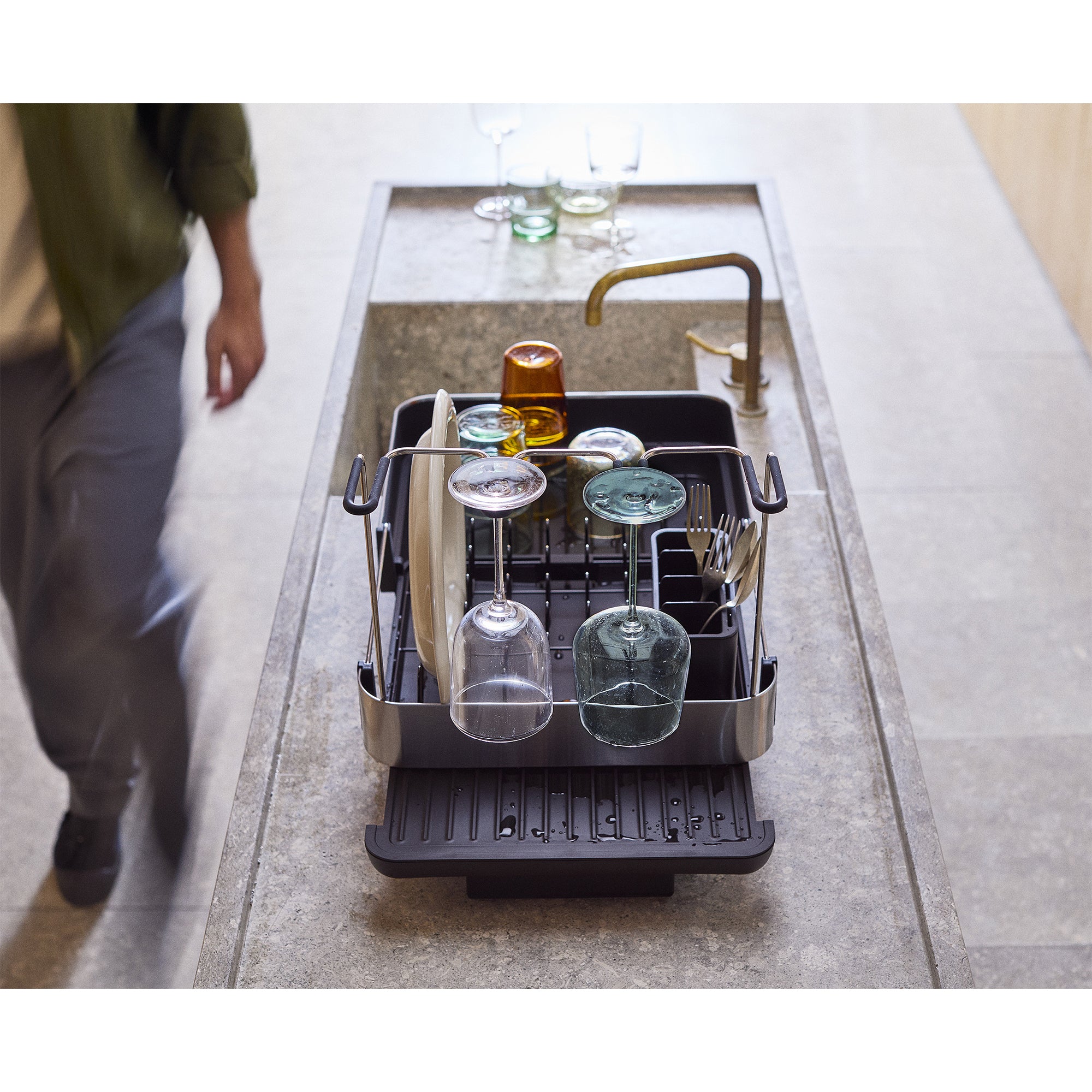 Joseph Joseph Extend™ Steel Plus Expandable Dish Drainer with Wine Glass Rack - Black (6500040)