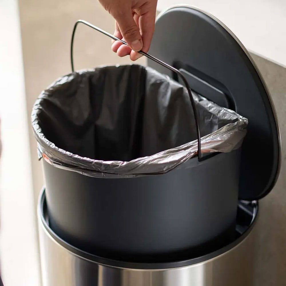 Joseph Joseph Arc 30L Easy-push Pedal Bin in Matte Black image 5