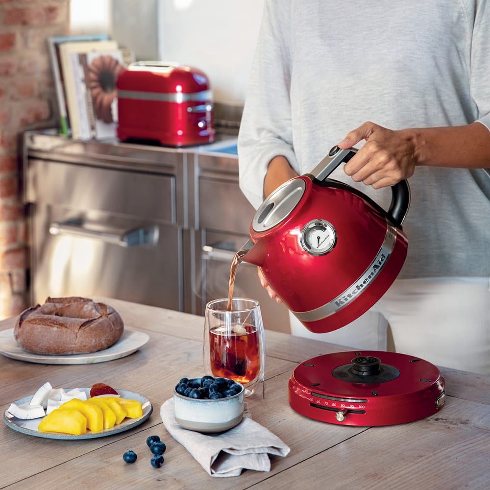 KitchenAid Artisan 1.5L Kettle in Candy Apple - 5KEK1522BCA image 3