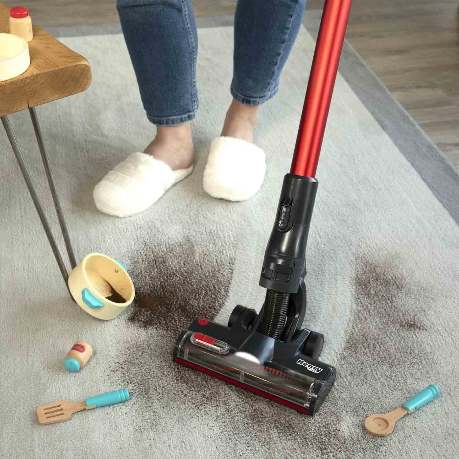 Numatic Henry Quick Vacuum with 60 Minutes Run Time in Red - 916177 image 7