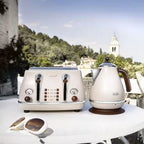 Delonghi Icona Vintage 4 Slice Toaster in Beige - CTOV4003BG