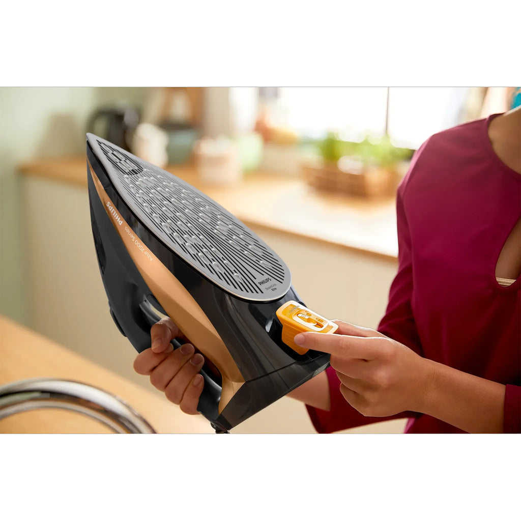 Philips 7000 Series Steam Iron – Black & Gold - DST7040_80