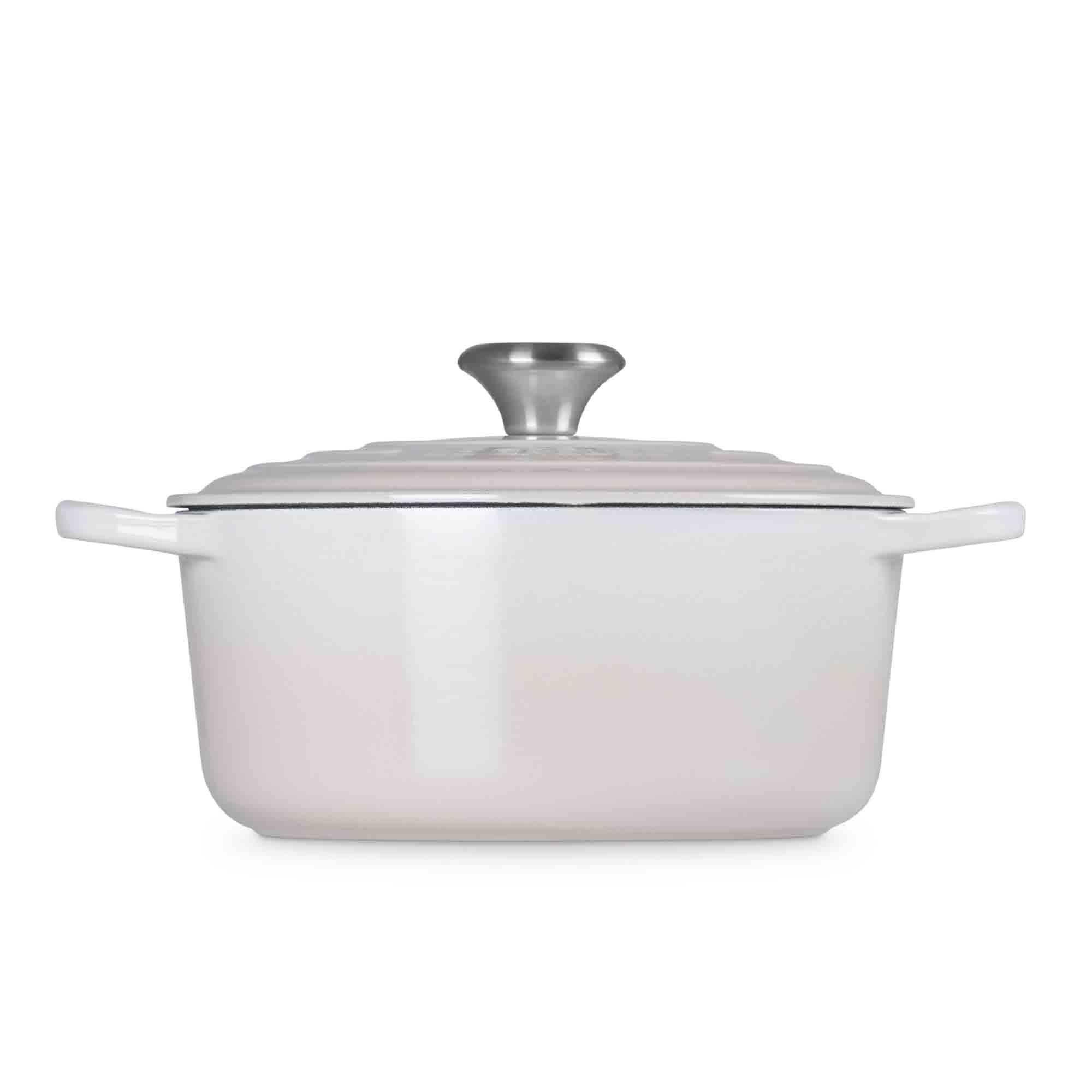 Meringue cast iron casserole with lid