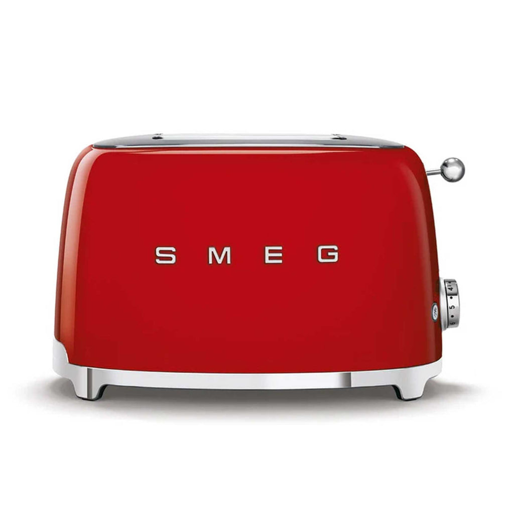 Red toaster with 'Smeg' branding on a white background