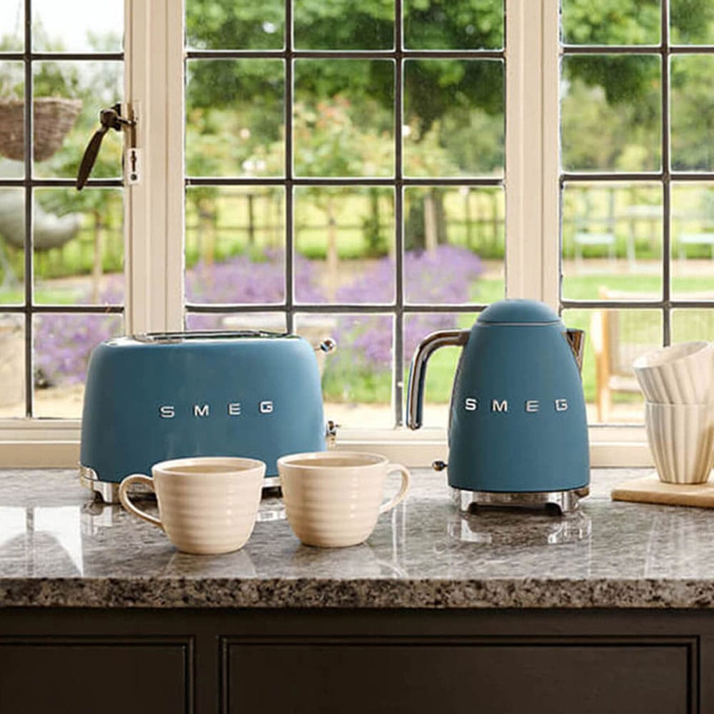 Smeg KLF03SBMUK 50's Retro Jug Kettle in Matte Storm Blue image 3