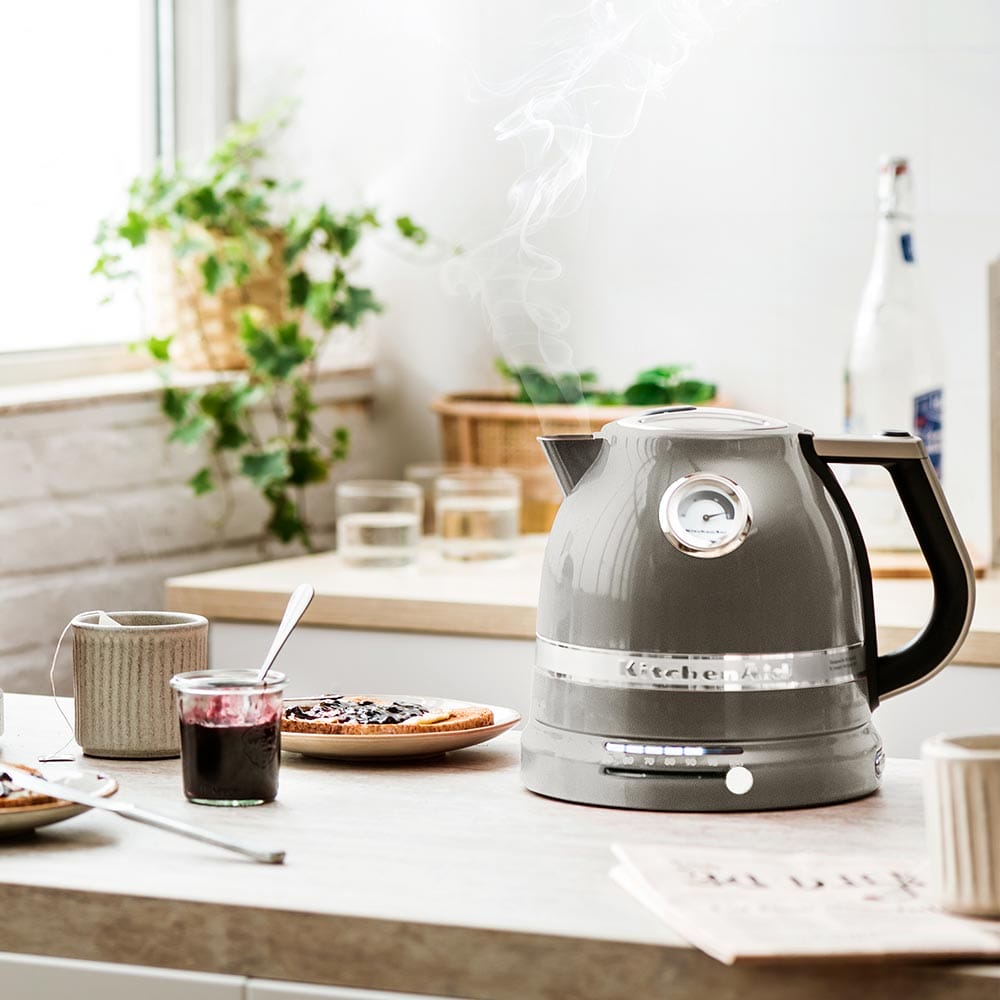 KitchenAid Artisan 1.5L Kettle in Medallion Silver - 5KEK1522BMS image 2