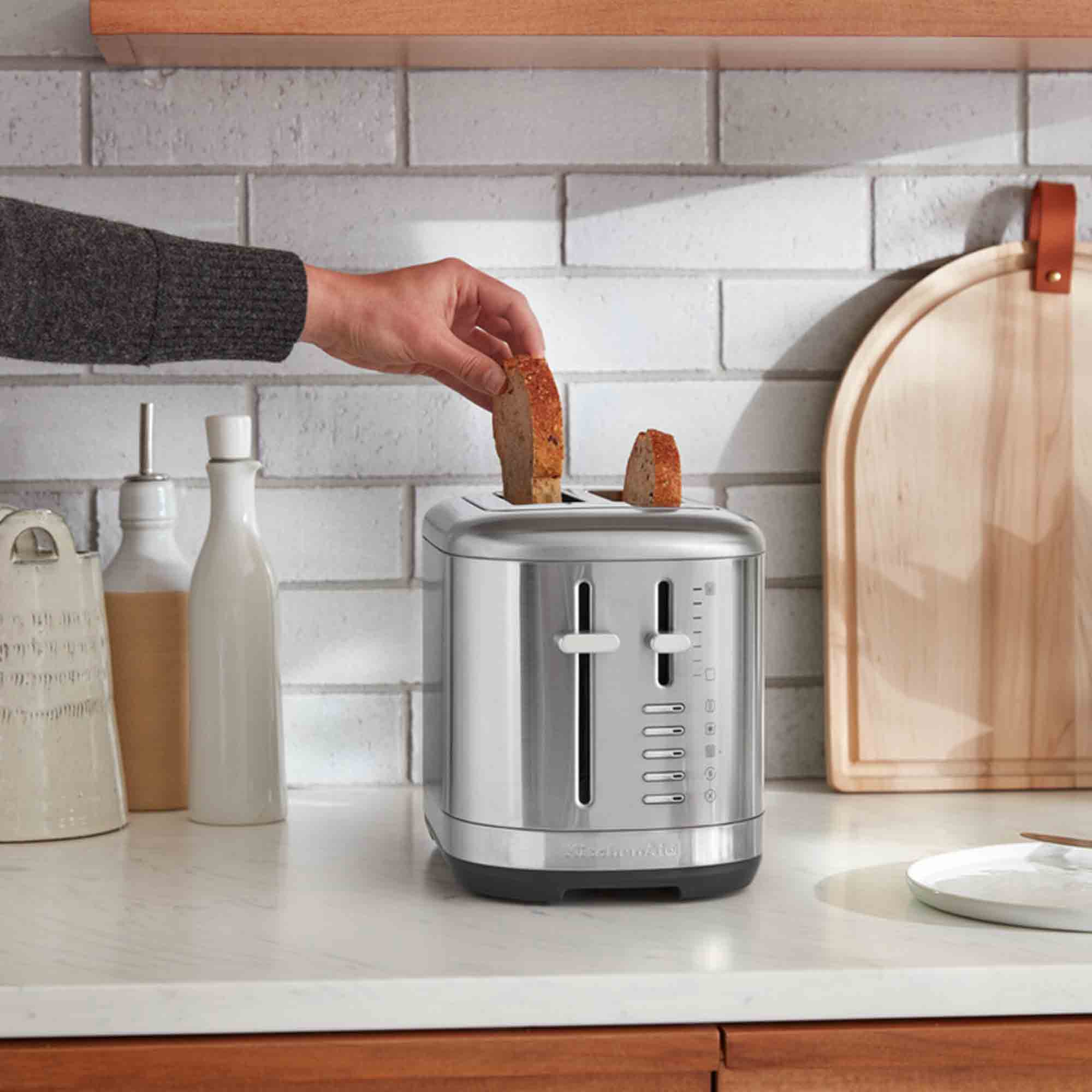 KitchenAid Manual Control 2 Slot Toaster in Stainless Steel 5KMT2109BSX image 2