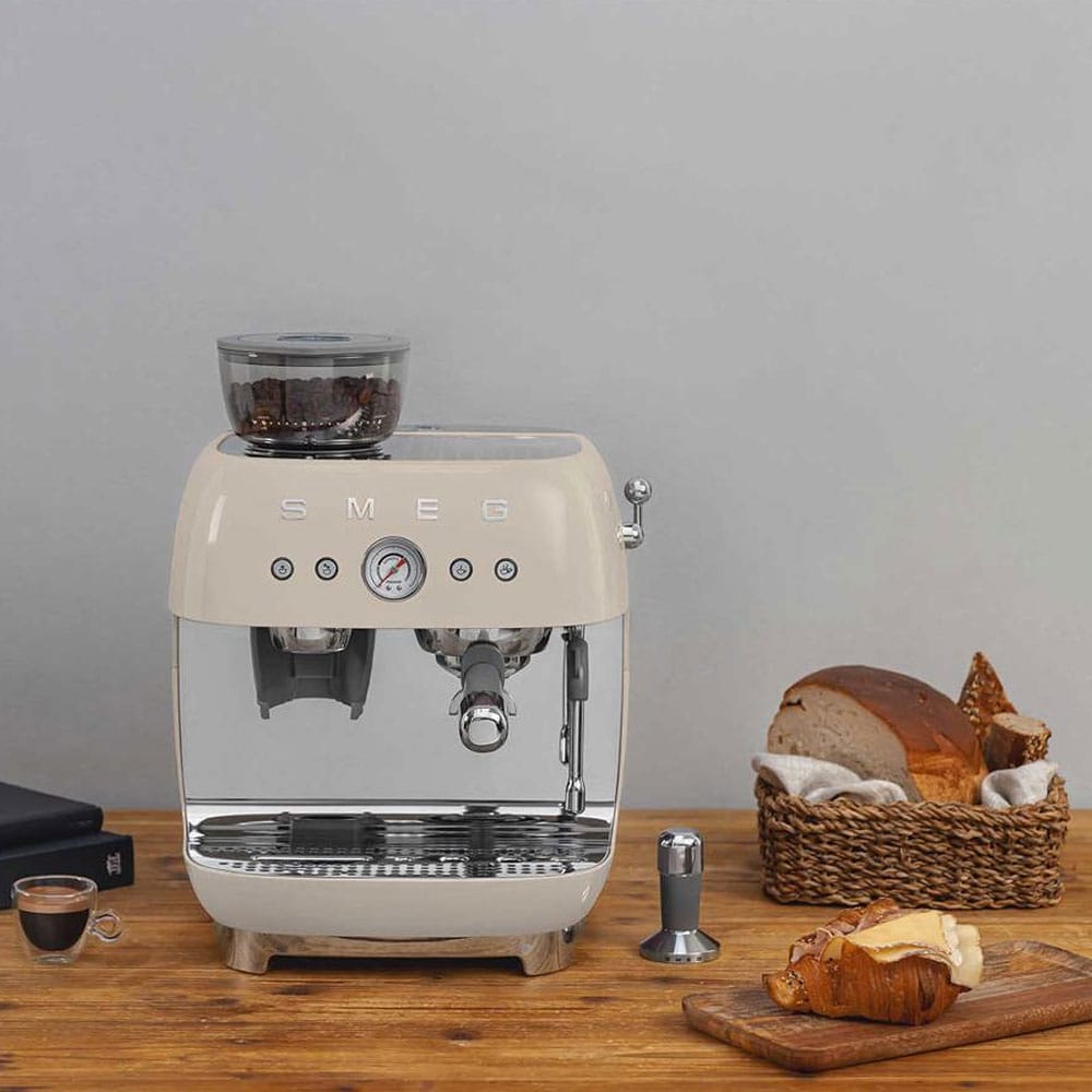 Smeg Espresso Coffee Machine with Grinder in Cream EGF03CRUK image 7