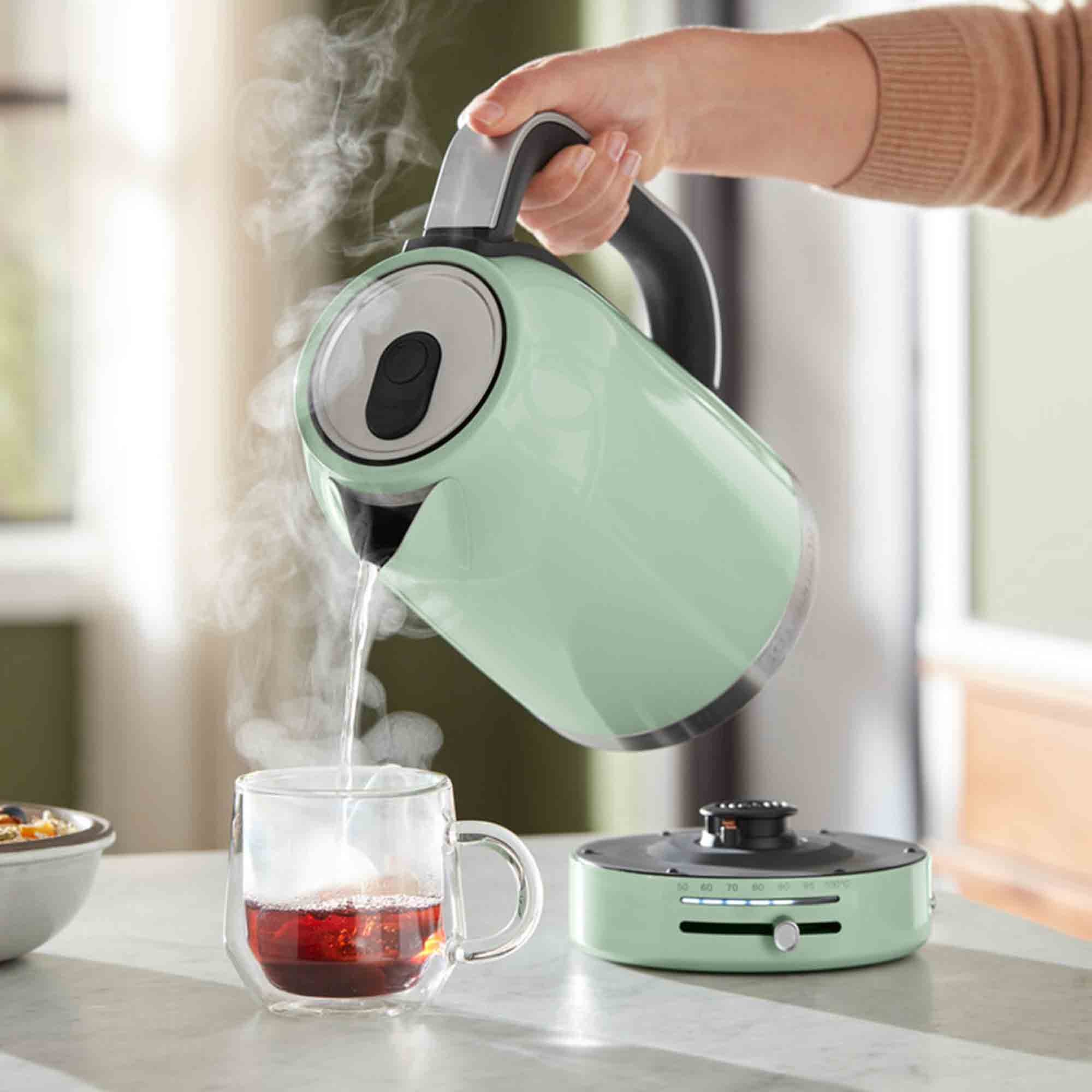 KitchenAid 1.7L Variable Temperature Kettle in Pistachio 5KEK1701BPT image 4