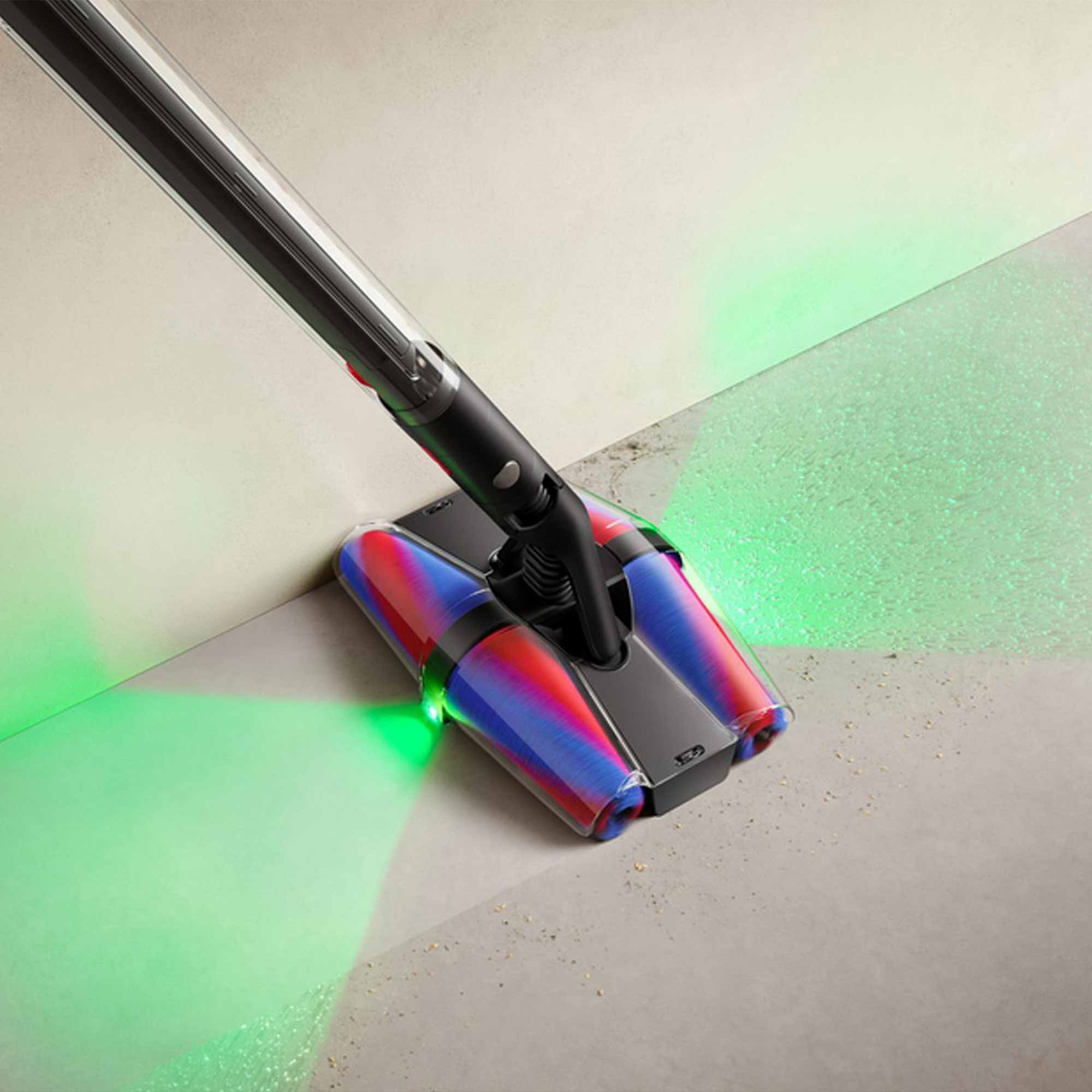 Cleaning right upto the edge with ease.